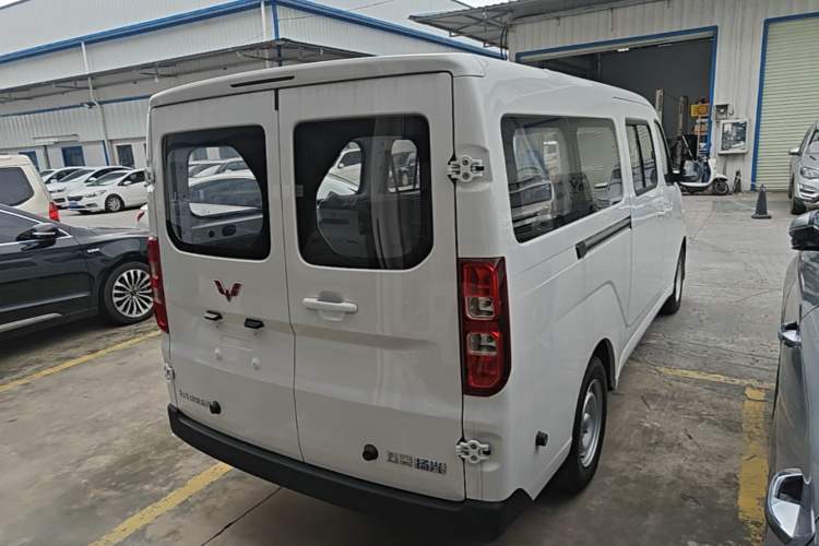 Used Wuling Yangguang 2025 Model 400km Bus Edition—Comfort Edition Rear Right 45 Deg