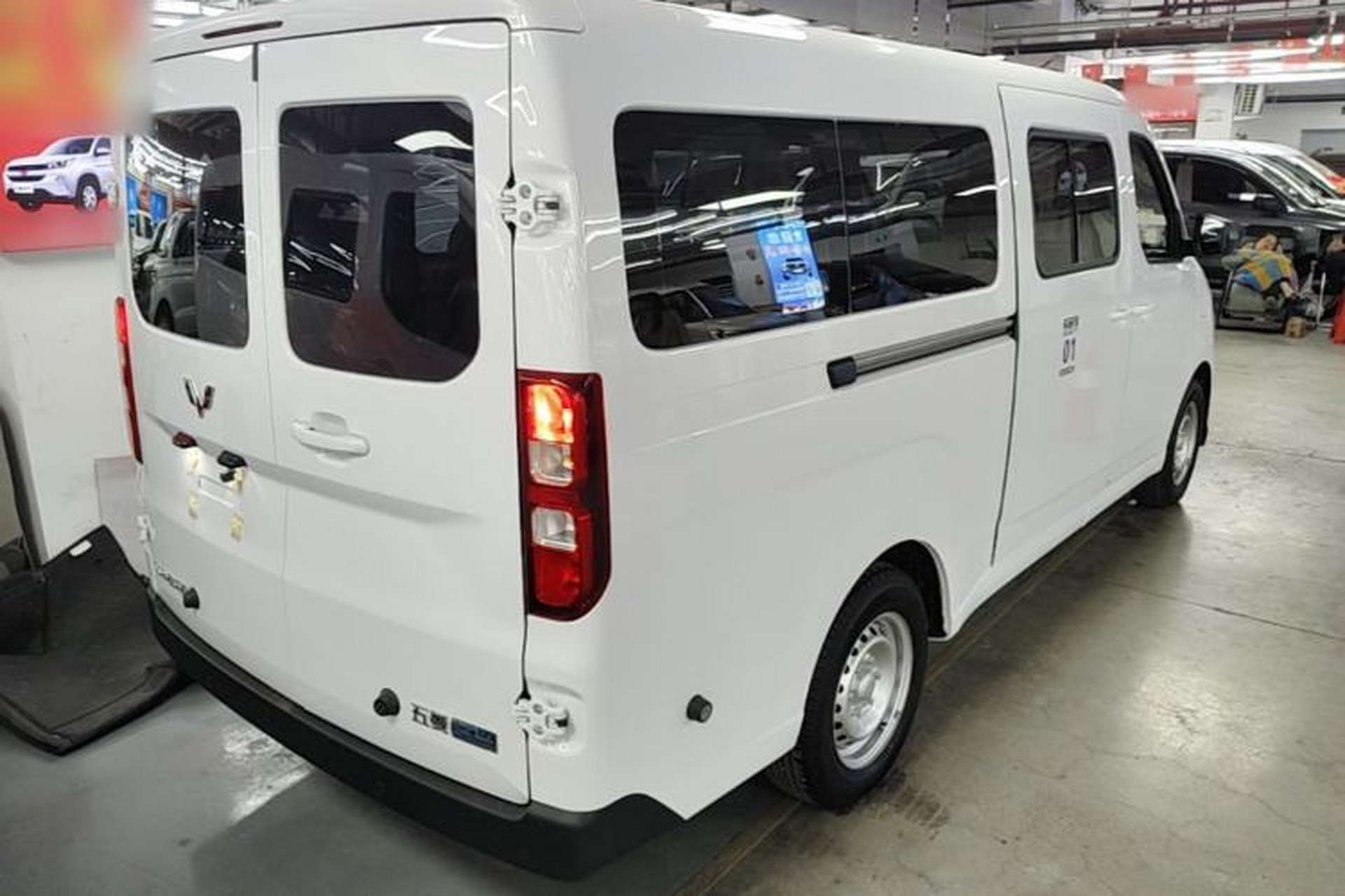 Used Wuling Yangguang 2025 Model 400km Bus Edition—Comfort Edition Rear Right 45 Deg