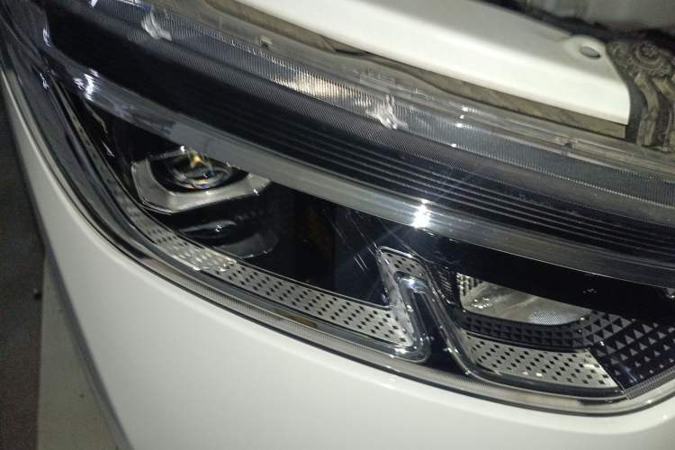 Used Wuling Yangguang 2025 Model 400km Bus Edition—Comfort Edition Right Front Headlight