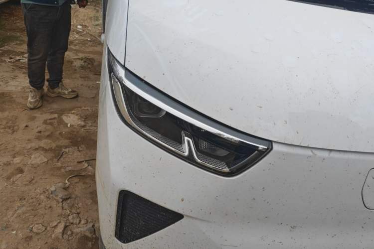 Used Wuling Yangguang 2025 Model 310KM Bus Edition—Customized by CATL Right Front Headlight
