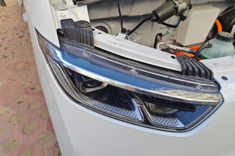 Used Wuling Yangguang 2025 Model 400km Bus Edition—Comfort Edition Right Front Headlight