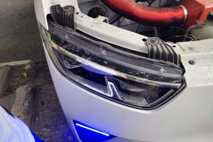 Used Wuling Yangguang 2025 Model 400km Bus Edition—Comfort Edition Right Front Headlight
