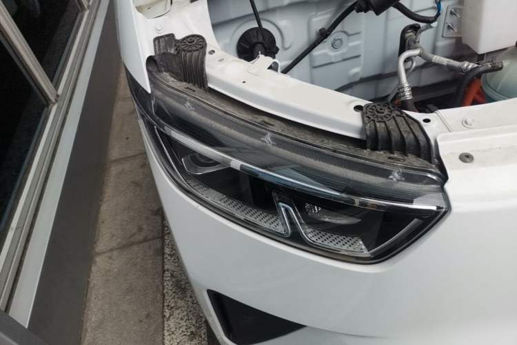 Used Wuling Yangguang 2025 Model 400km Bus Edition—Comfort Edition Right Front Headlight