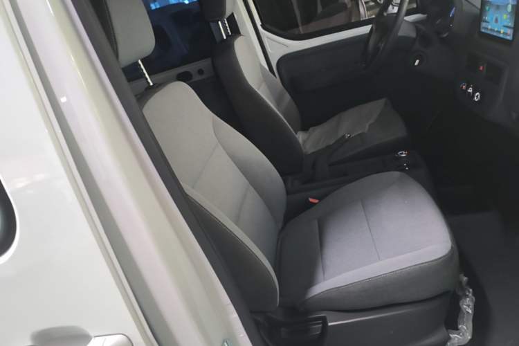 Used Wuling Yangguang 2025 Model 400km Bus Edition—Comfort Edition Right Front Seat
