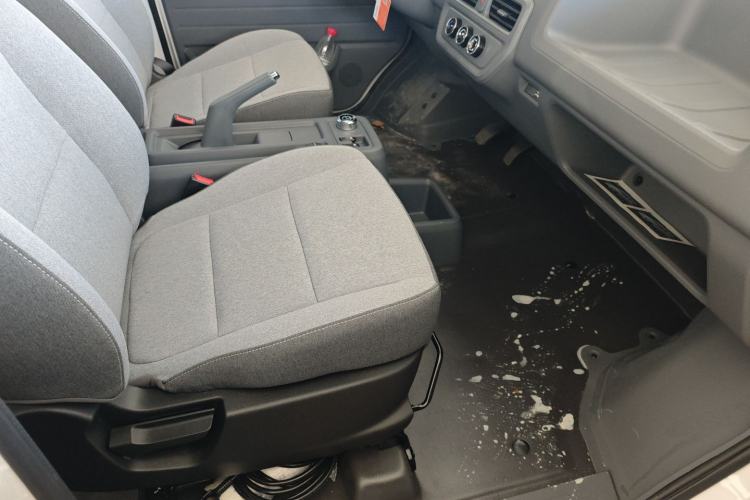 Used Wuling Yangguang 2025 Model 400km Bus Edition—Comfort Edition Right Front Seat
