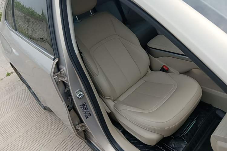 Used Wuling Yangguang 2025 Model 400km Bus Edition—Comfort Edition Right Front Seat