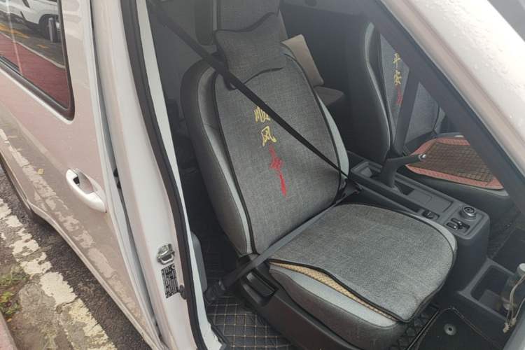 Used Wuling Yangguang 2025 Model 400km Bus Edition—Comfort Edition Right Front Seat