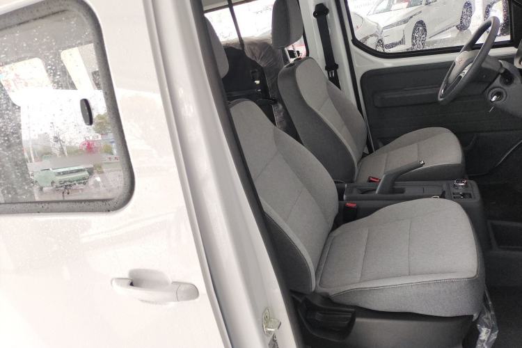 Used Wuling Yangguang 2025 Model 400km Bus Edition—Comfort Edition Right Front Seat