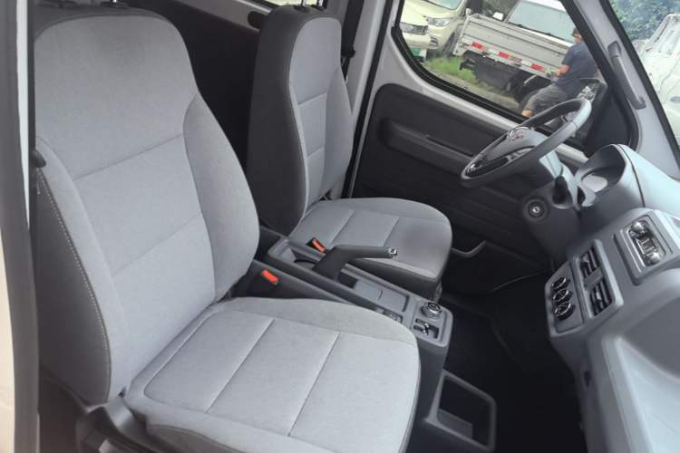 Used Wuling Yangguang 2025 Model 400km Bus Edition—Comfort Edition Right Front Seat