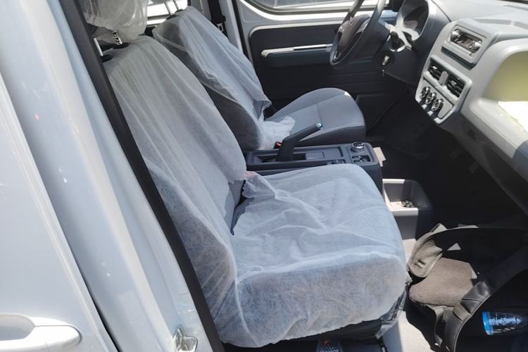 Used Wuling Yangguang 2025 Model 400km Bus Edition—Comfort Edition Right Front Seat