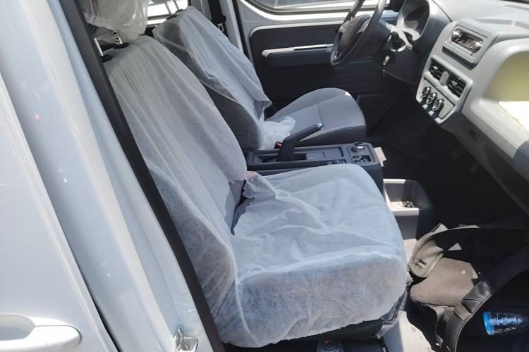 Used Wuling Yangguang 2025 Model 400km Bus Edition—Comfort Edition Right Front Seat