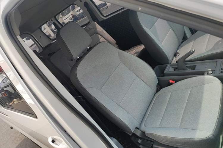 Used Wuling Yangguang 2025 Model 400km Bus Edition—Comfort Edition Right Front Seat