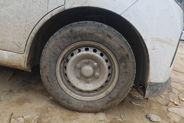 Used Wuling Yangguang 2025 Model 310KM Bus Edition—Customized by CATL Right Front Wheel Hub