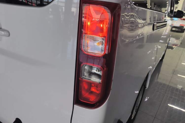 Used Wuling Yangguang 2025 Model 400km Bus Edition—Comfort Edition Right Rear Taillight