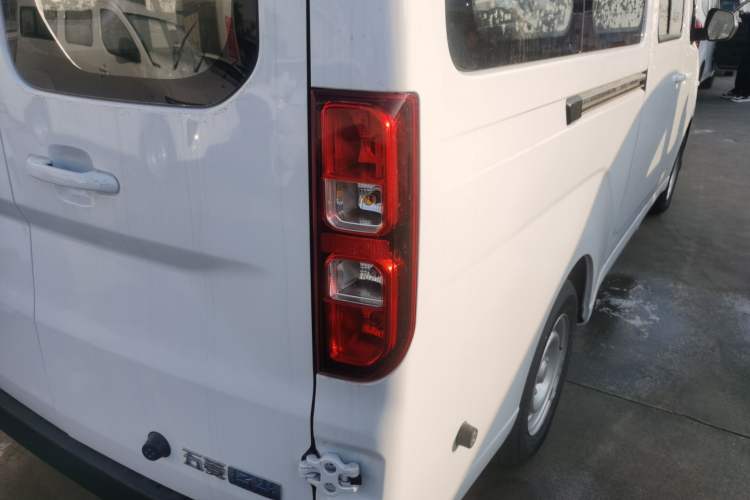 Used Wuling Yangguang 2025 Model 400km Bus Edition—Comfort Edition Right Rear Taillight