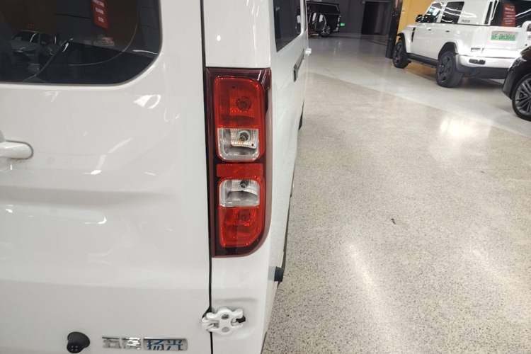 Used Wuling Yangguang 2025 Model 400km Bus Edition—Comfort Edition Right Rear Taillight