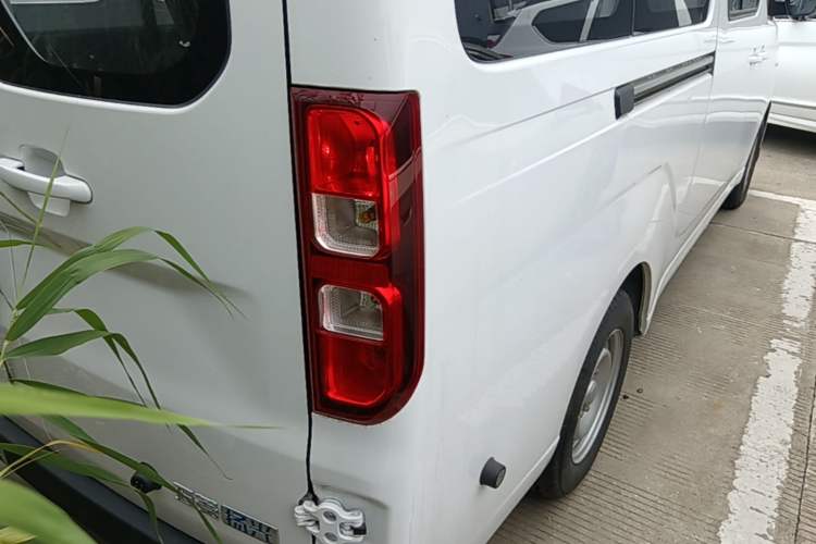 Used Wuling Yangguang 2025 Model 400km Bus Edition—Comfort Edition Right Rear Taillight
