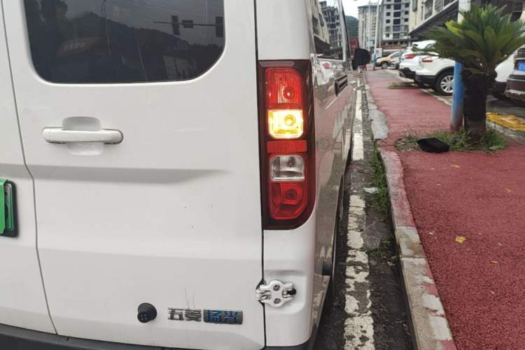 Used Wuling Yangguang 2025 Model 400km Bus Edition—Comfort Edition Right Rear Taillight