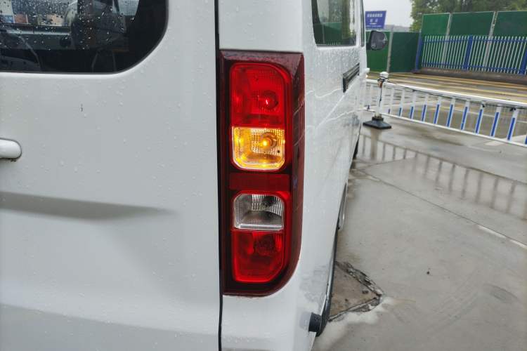 Used Wuling Yangguang 2025 Model 400km Bus Edition—Comfort Edition Right Rear Taillight