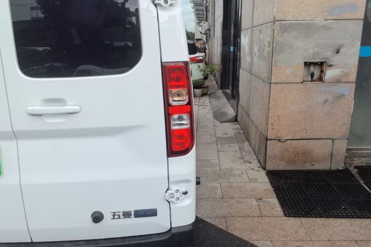 Used Wuling Yangguang 2025 Model 400km Bus Edition—Comfort Edition Right Rear Taillight