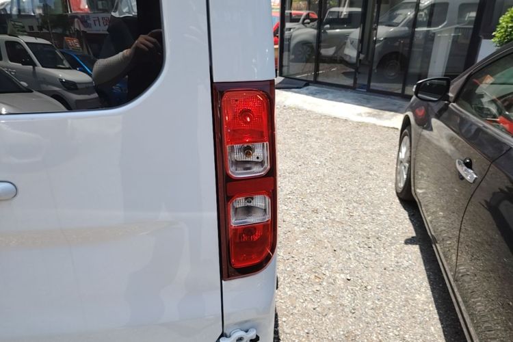 Used Wuling Yangguang 2025 Model 400km Bus Edition—Comfort Edition Right Rear Taillight