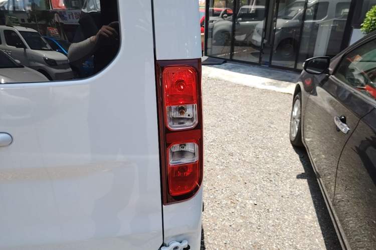 Used Wuling Yangguang 2025 Model 400km Bus Edition—Comfort Edition Right Rear Taillight