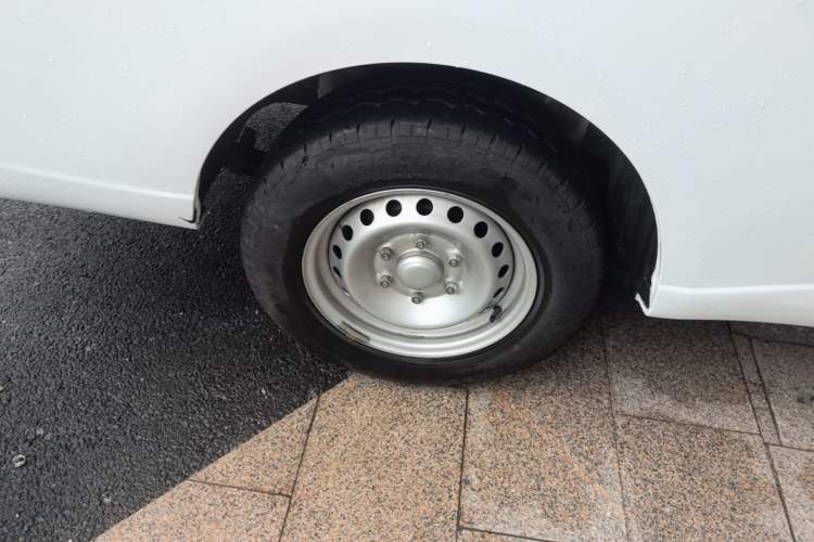 Used Wuling Yangguang 2025 Model 400km Bus Edition—Comfort Edition Right Rear Wheel Hub