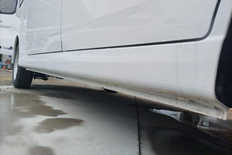 Used Wuling Yangguang 2025 Model 400km Bus Edition—Comfort Edition Right Side Sill