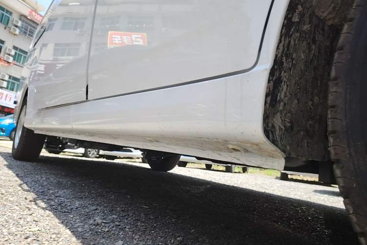 Used Wuling Yangguang 2025 Model 400km Bus Edition—Comfort Edition Right Side Sill