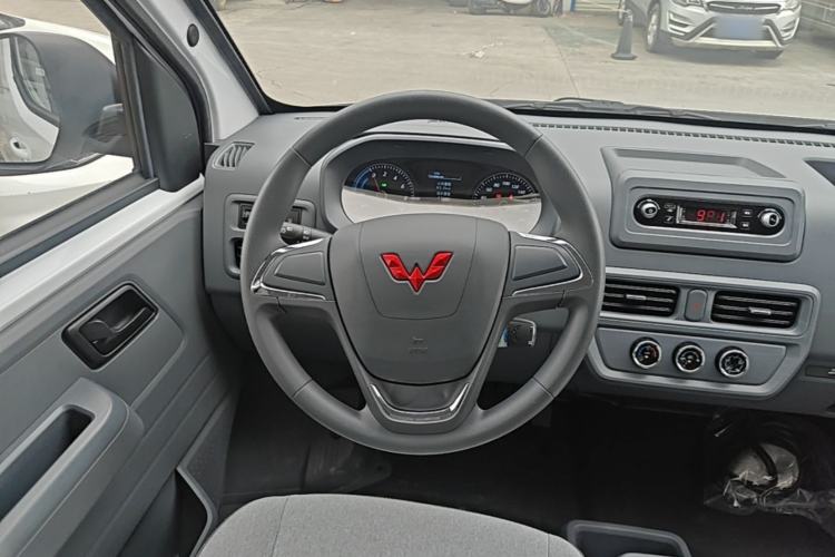 Used Wuling Yangguang 2025 Model 400km Bus Edition—Comfort Edition Steering Wheel