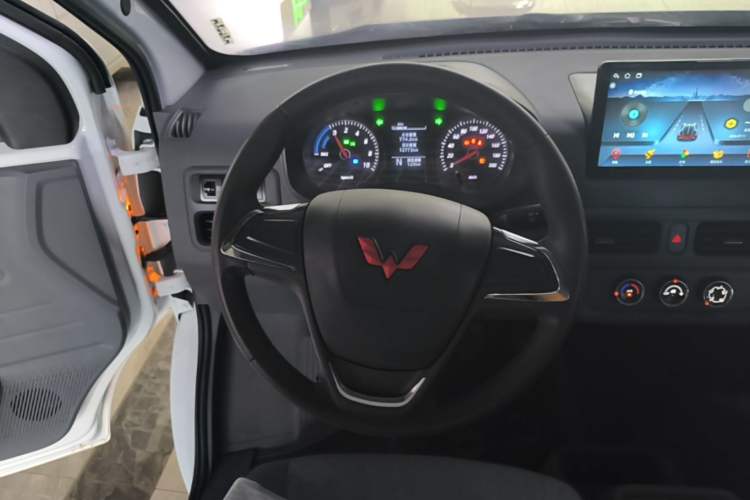 Used Wuling Yangguang 2025 Model 400km Bus Edition—Comfort Edition Steering Wheel