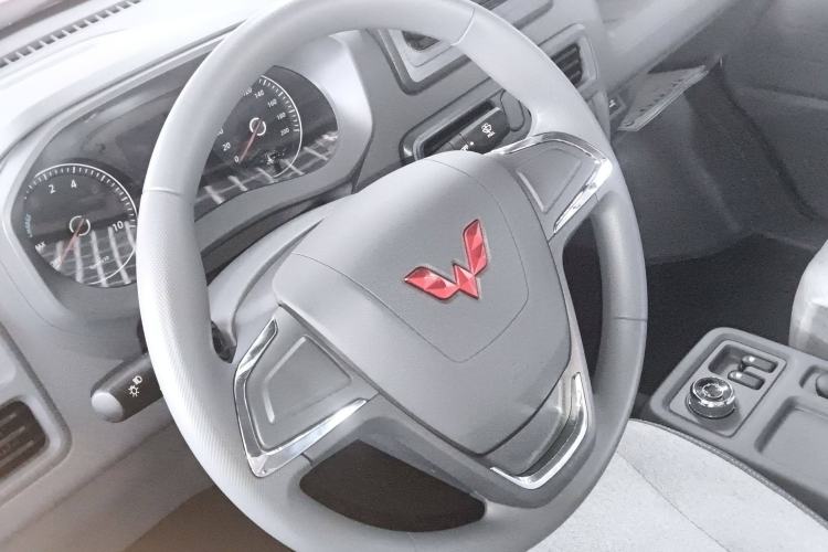 Used Wuling Yangguang 2025 Model 400km Bus Edition—Comfort Edition Steering Wheel