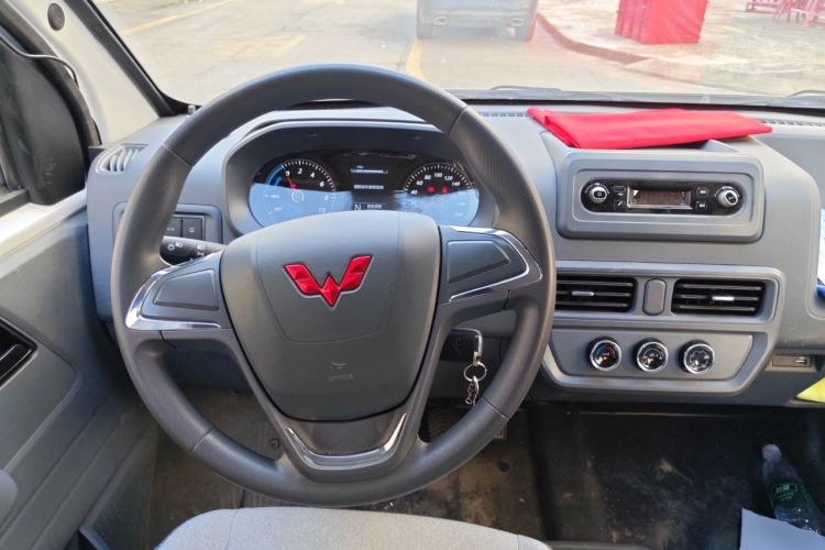 Used Wuling Yangguang 2025 Model 400km Bus Edition—Comfort Edition Steering Wheel