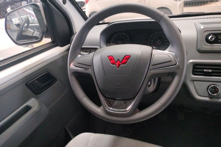 Used Wuling Yangguang 2025 Model 400km Bus Edition—Comfort Edition Steering Wheel