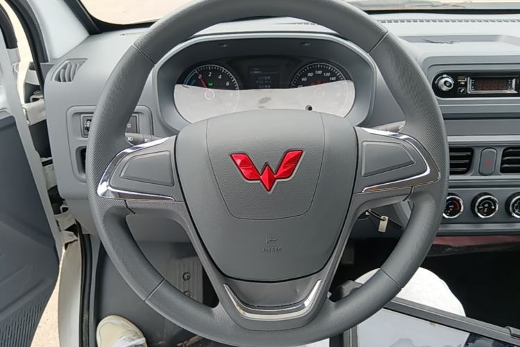 Used Wuling Yangguang 2025 Model 400km Bus Edition—Comfort Edition Steering Wheel