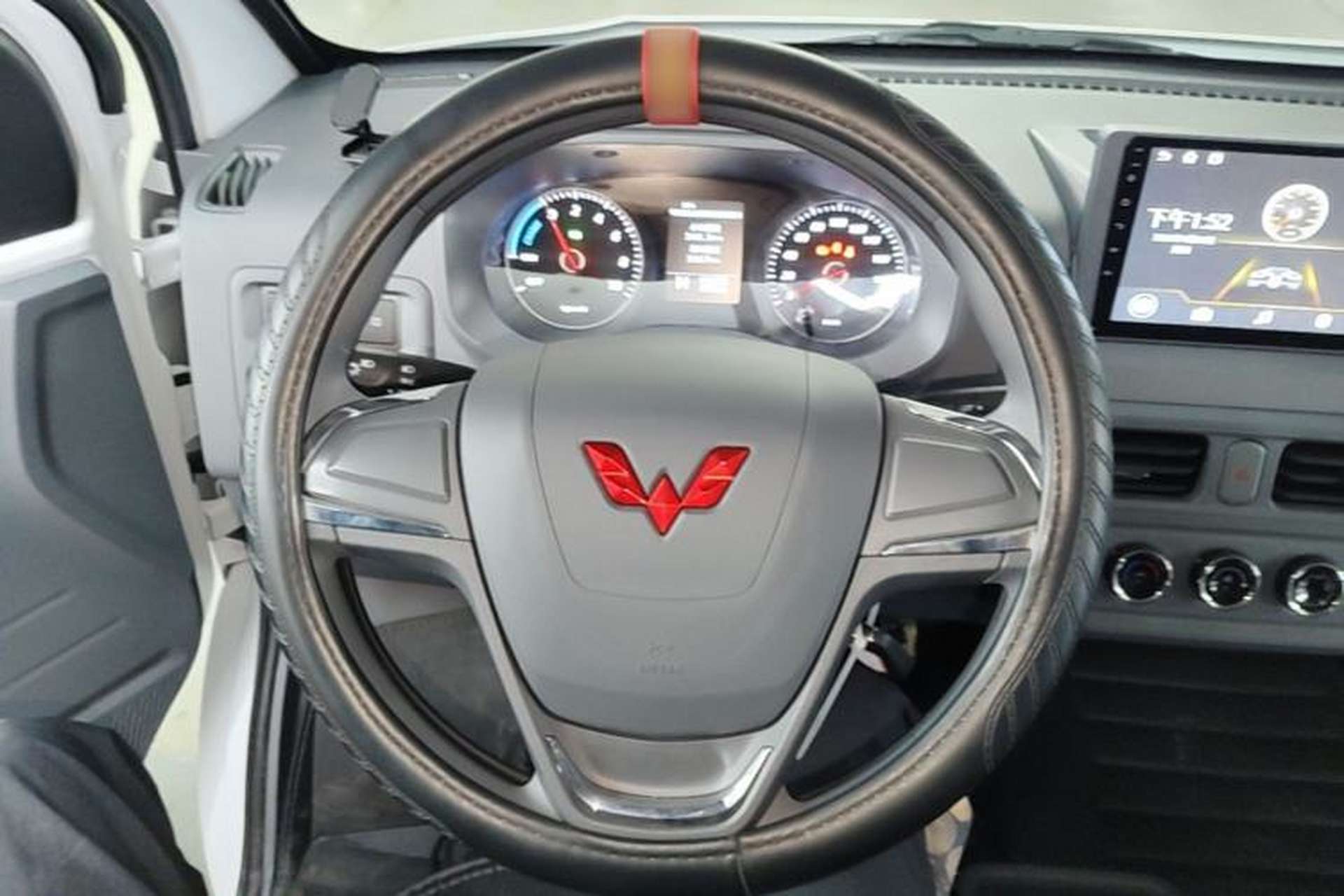 Used Wuling Yangguang 2025 Model 400km Bus Edition—Comfort Edition Steering Wheel