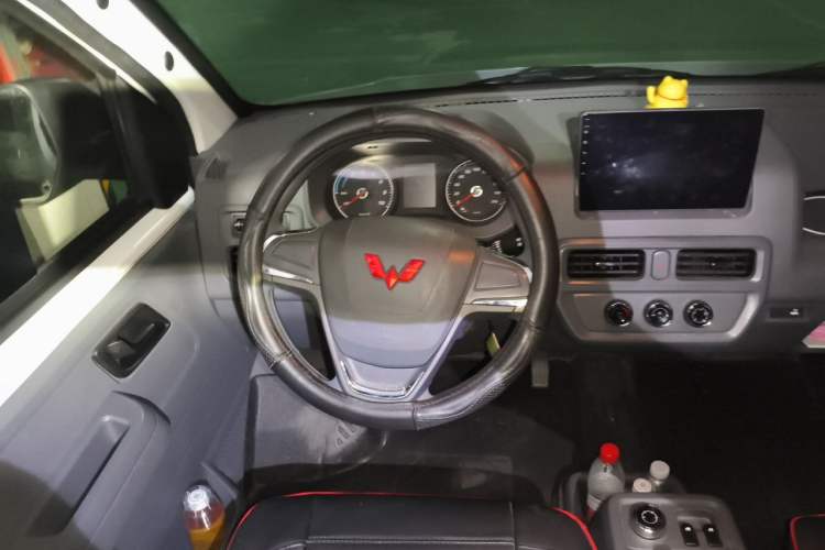 Used Wuling Yangguang 2025 Model 400km Bus Edition—Comfort Edition Steering Wheel