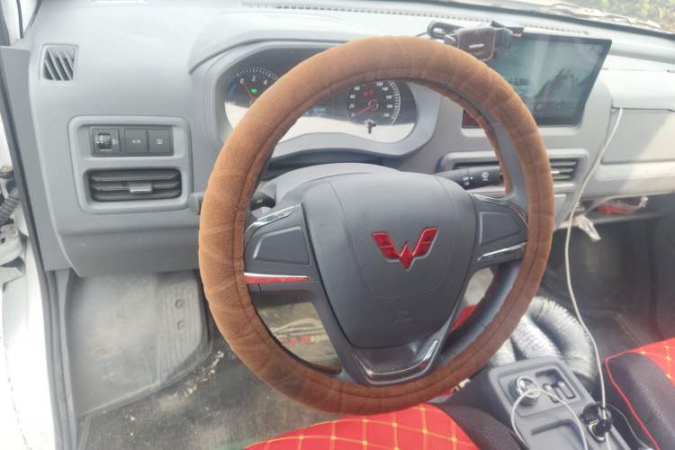 Used Wuling Yangguang 2025 Model 400km Bus Edition—Comfort Edition Steering Wheel