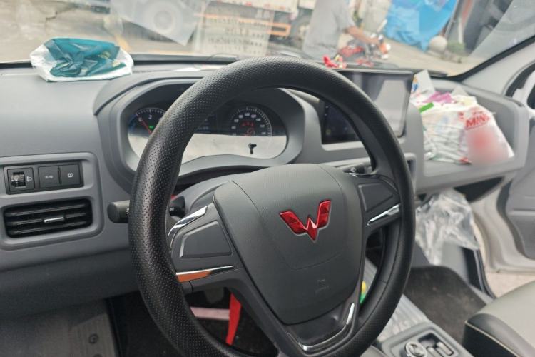Used Wuling Yangguang 2025 Model 400km Bus Edition—Comfort Edition Steering Wheel