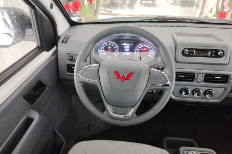 Used Wuling Yangguang 2025 Model 400km Bus Edition—Comfort Edition Steering Wheel