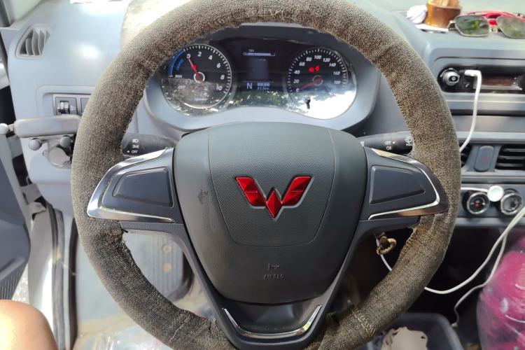 Used Wuling Yangguang 2025 Model 400km Bus Edition—Comfort Edition Steering Wheel