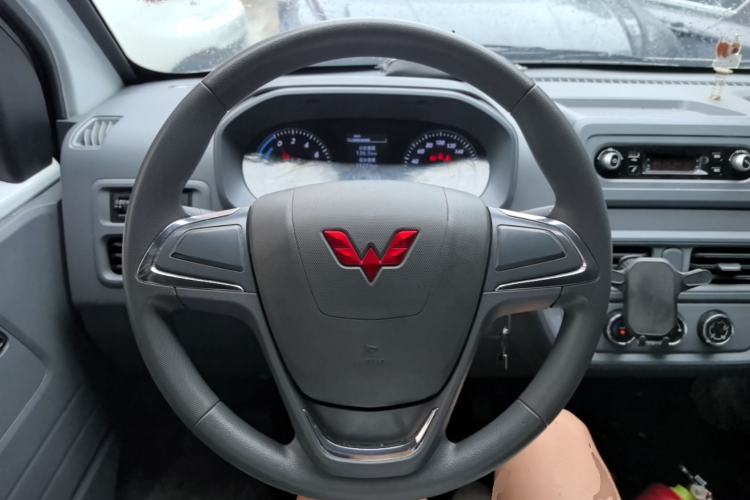 Used Wuling Yangguang 2025 Model 400km Bus Edition—Comfort Edition Steering Wheel