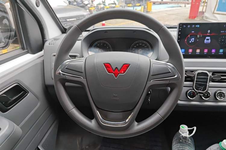 Used Wuling Yangguang 2025 Model 400km Bus Edition—Comfort Edition Steering Wheel