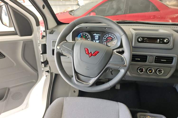 Used Wuling Yangguang 2025 Model 400km Bus Edition—Comfort Edition Steering Wheel