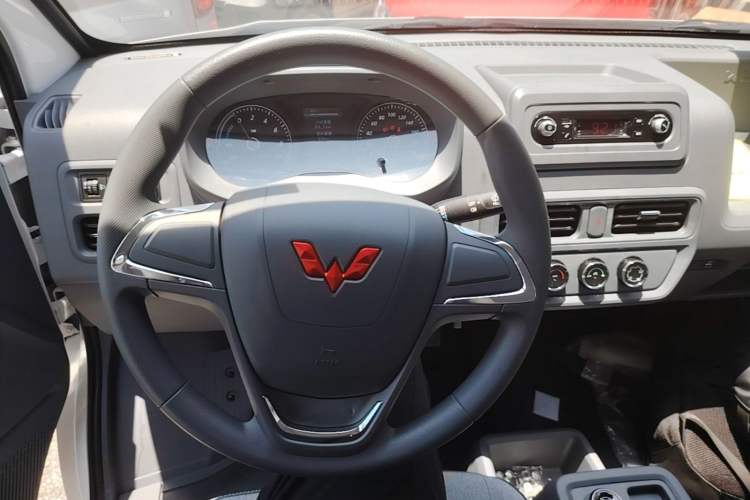 Used Wuling Yangguang 2025 Model 400km Bus Edition—Comfort Edition Steering Wheel