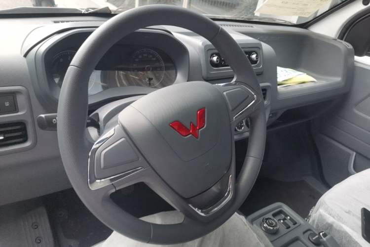 Used Wuling Yangguang 2025 Model 400km Bus Edition—Comfort Edition Steering Wheel