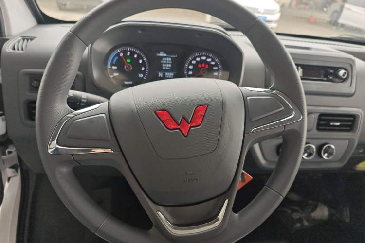 Used Wuling Yangguang 2025 Model 400km Bus Edition—Comfort Edition Steering Wheel