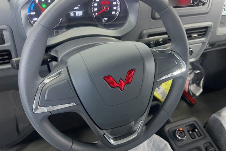 Used Wuling Yangguang 2025 Model 400km Bus Edition—Comfort Edition Steering Wheel