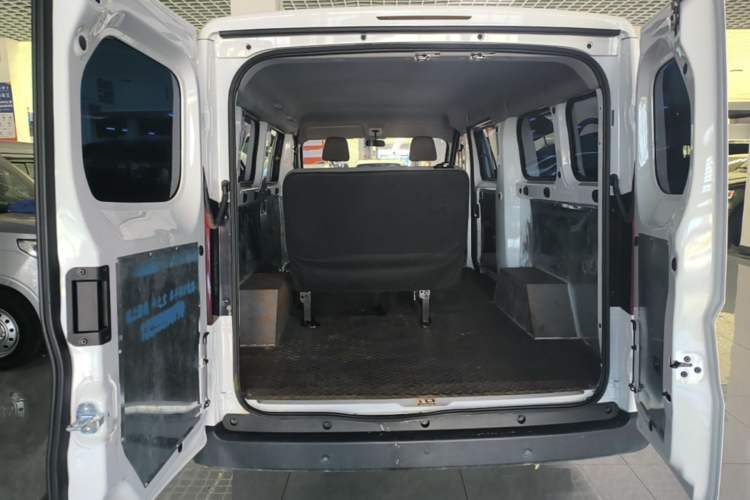 Used Wuling Yangguang 2025 Model 400km Bus Edition—Comfort Edition Trunk