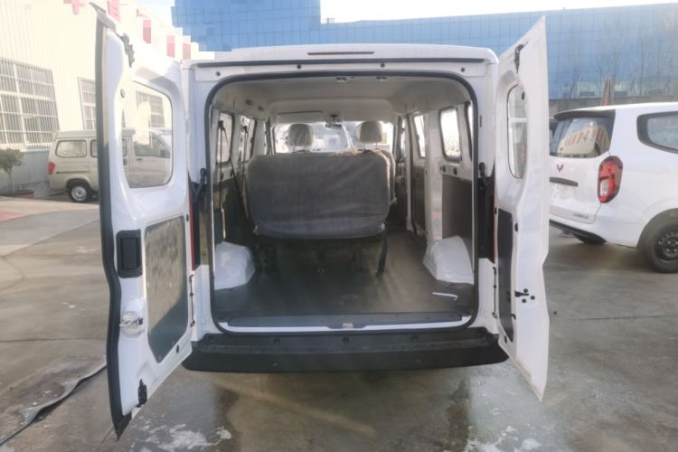 Used Wuling Yangguang 2025 Model 400km Bus Edition—Comfort Edition Trunk